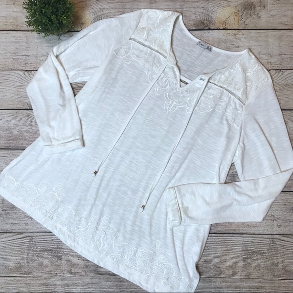 Tops - ✨Embroidered Long Sleeve Top